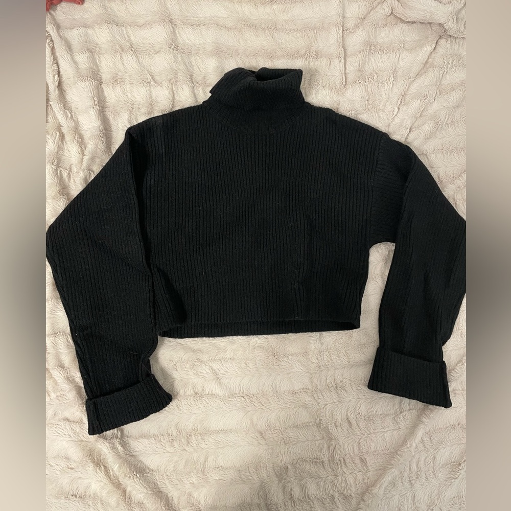 Black Cropped Turtle Neck Knit Sweater Size Medium